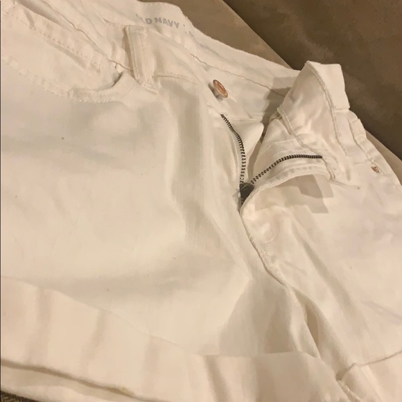 Old navy boyfriend shorts (white) - Picture 4 of 4